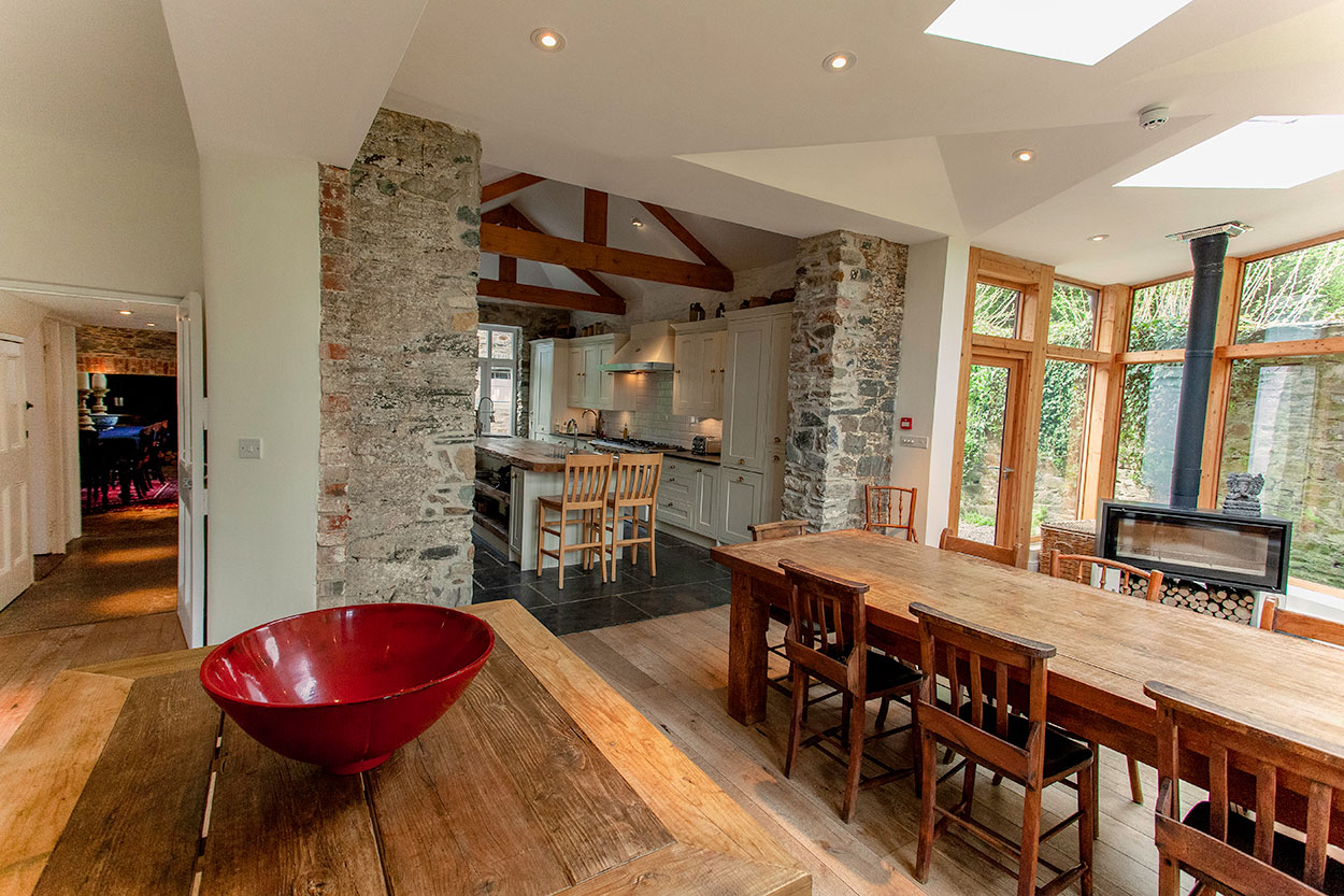 ANRÁN Manor Kitchens and Dining Facilities