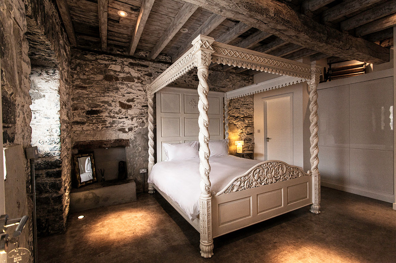 Barn Room 3 Four Poster Bed